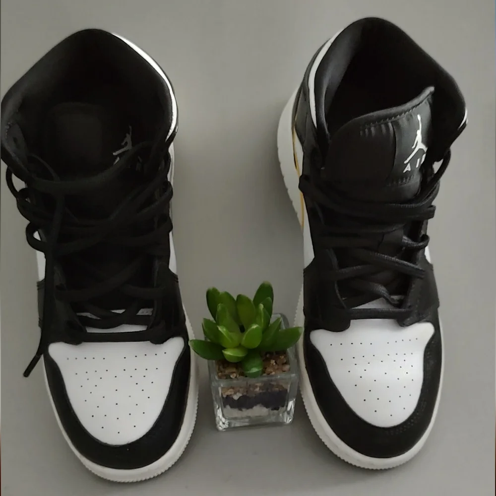 Air Jordan 1 mid multicolor Swoosh  Size 5 Y Leather Sneakers Wings logo